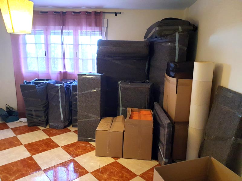 Preparacion de enseres y cajas antes de un transporte